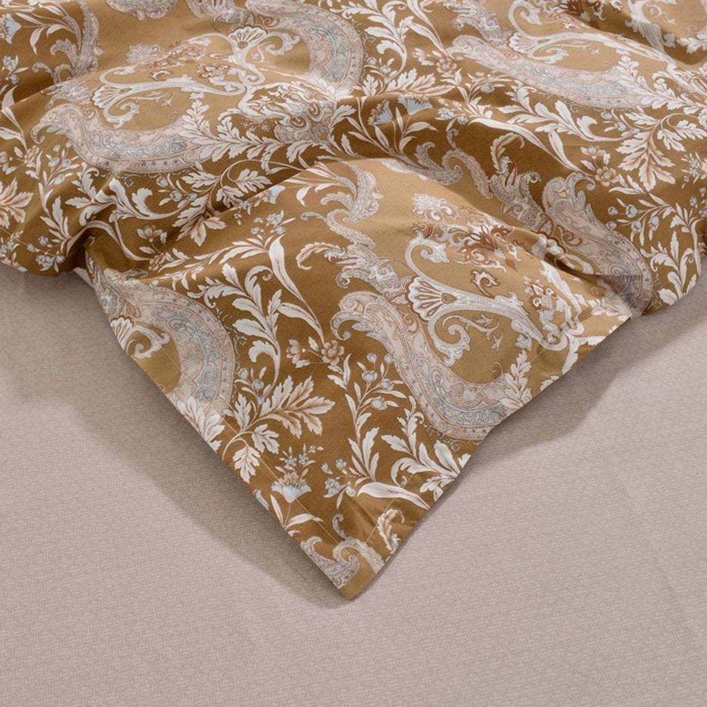 Adana Beach And White Paisley Bed Sheets